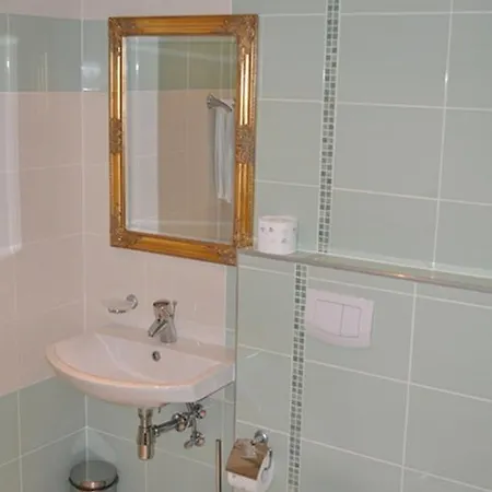 Elija Паланга